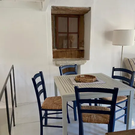 בית נופש Little Blue In Chorio, סימי